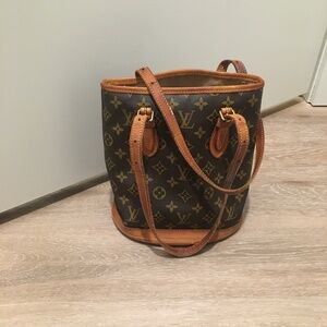 LV authentic Bucket Bag (Small)